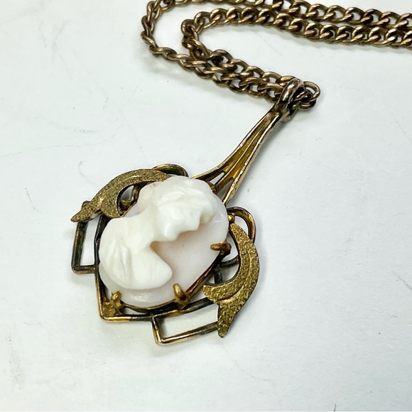 Antique Cameo Necklace Pink Conch Carved Cameo Antique Chain Gold Filled - Picture 2 of 6